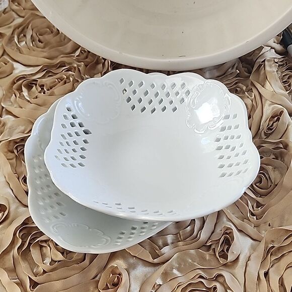 2 Lattice Work Bowls - Picture 5 of 10